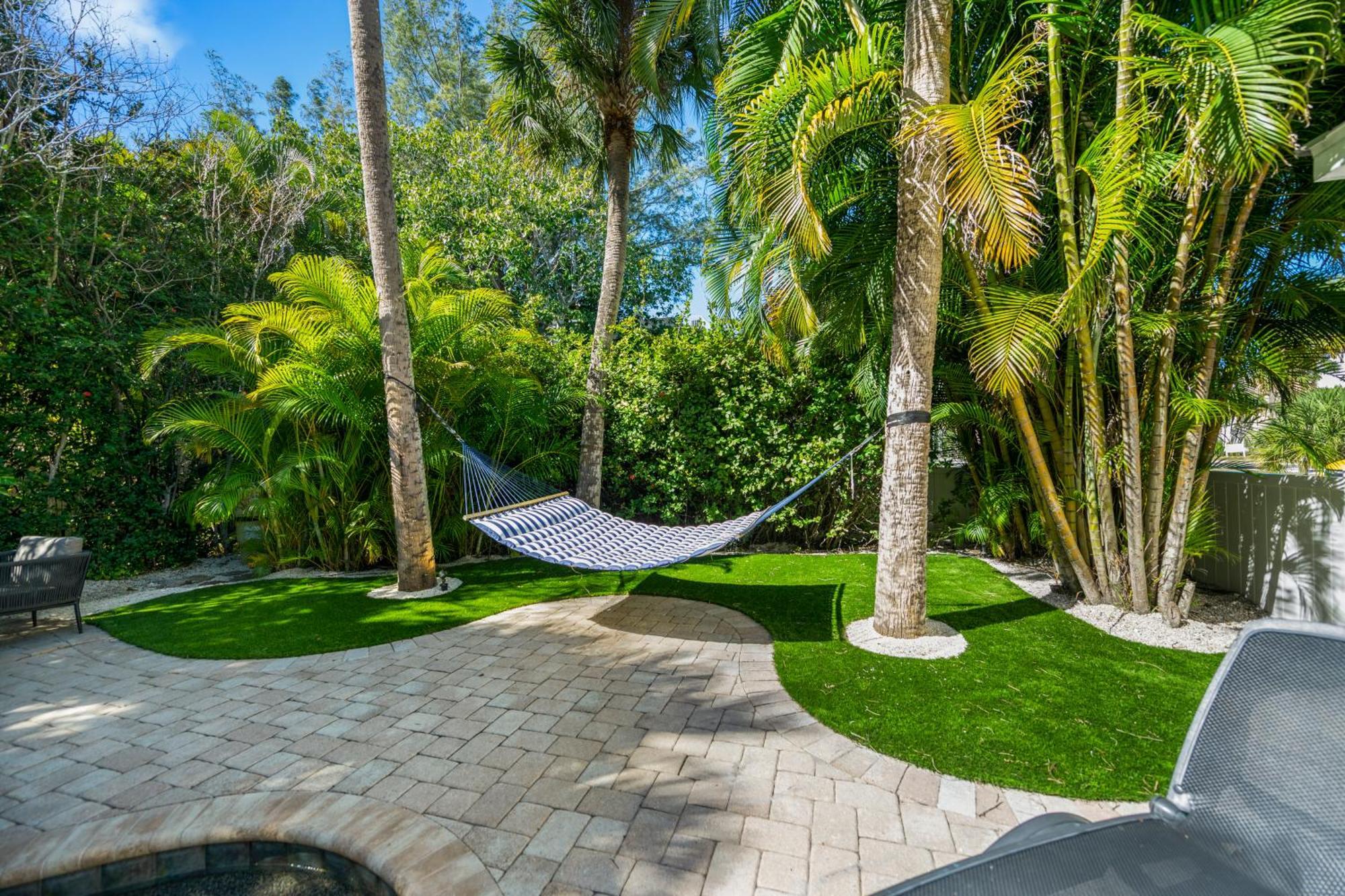 Sandy Pants - Designer Beach Chic Home Steps To Beach Backyard Oasis W Heated Pool Anna Maria Exterior foto