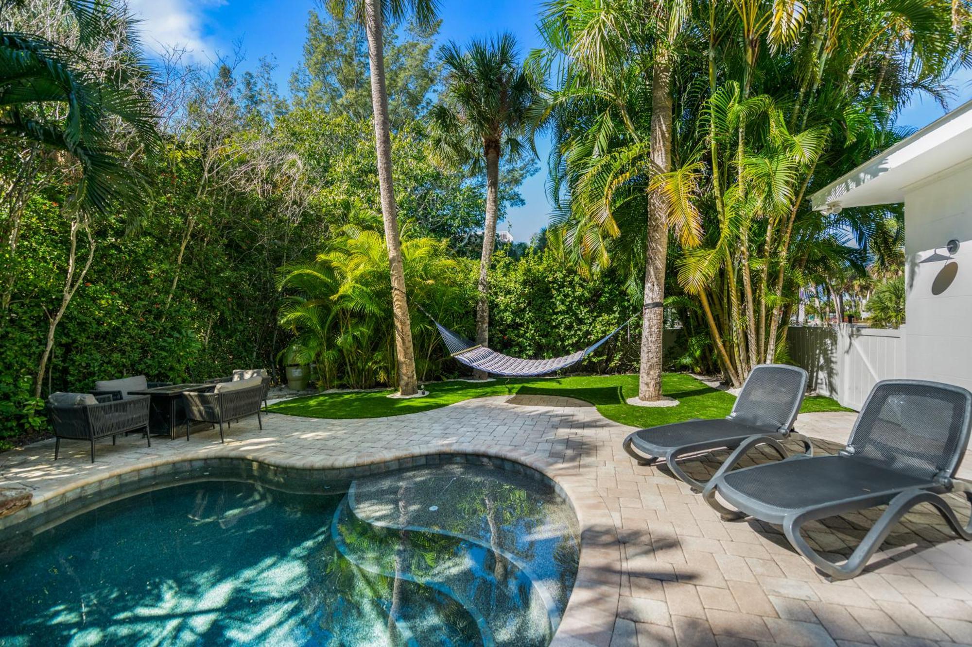 Sandy Pants - Designer Beach Chic Home Steps To Beach Backyard Oasis W Heated Pool Anna Maria Exterior foto