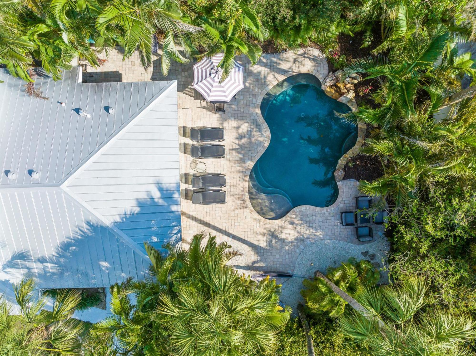 Sandy Pants - Designer Beach Chic Home Steps To Beach Backyard Oasis W Heated Pool Anna Maria Exterior foto